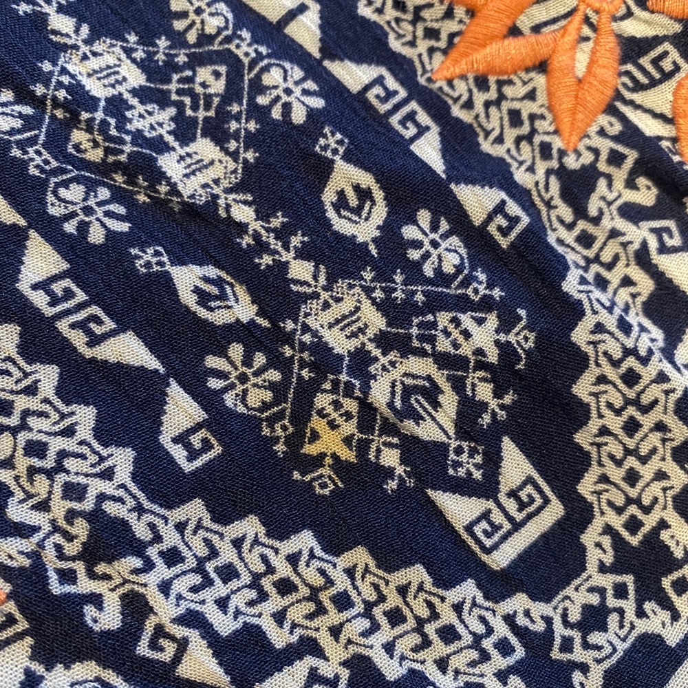 Embroidered high neck tank - Picture 4 of 4